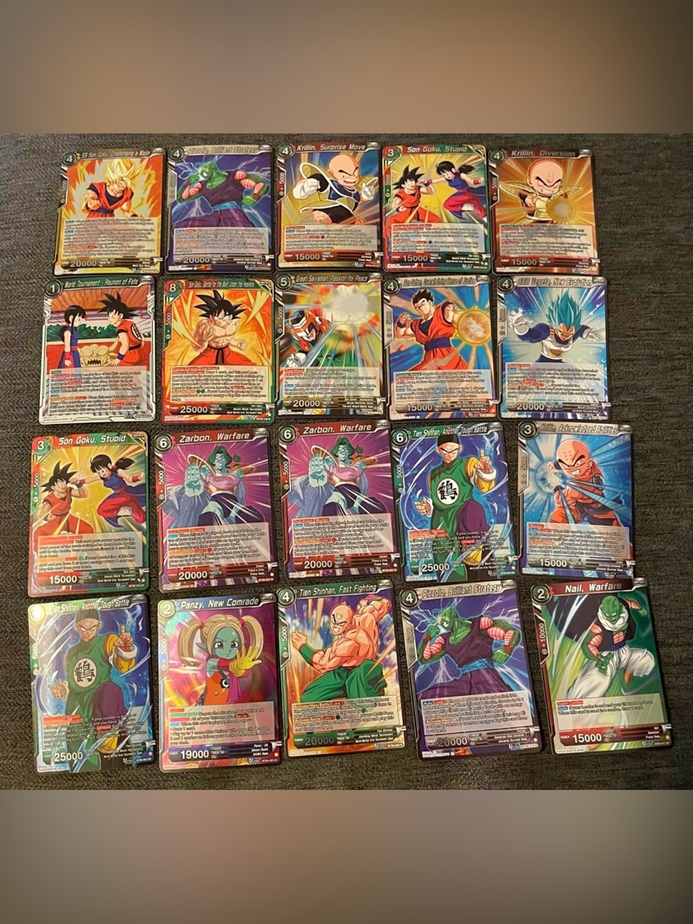 (22)100 Dragon Ball cards perfect condition